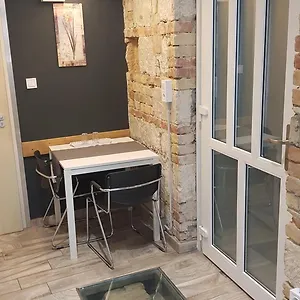 Economy Hollo Apartamento