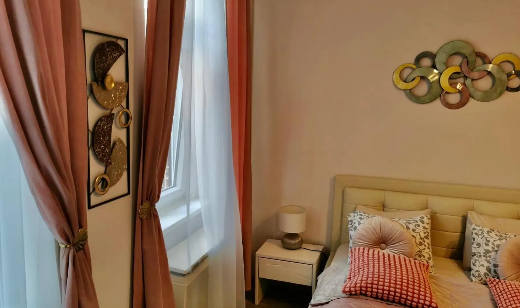 Goldcentral Apartment Comfort location