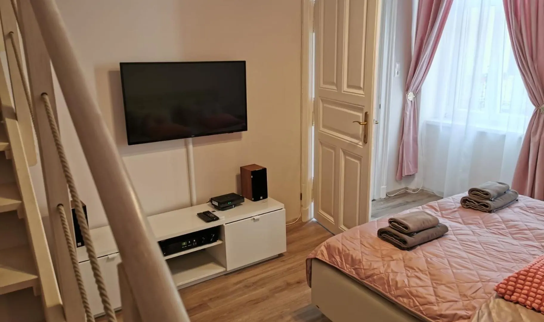Goldcentral Apartment Comfort Budapest Hungary